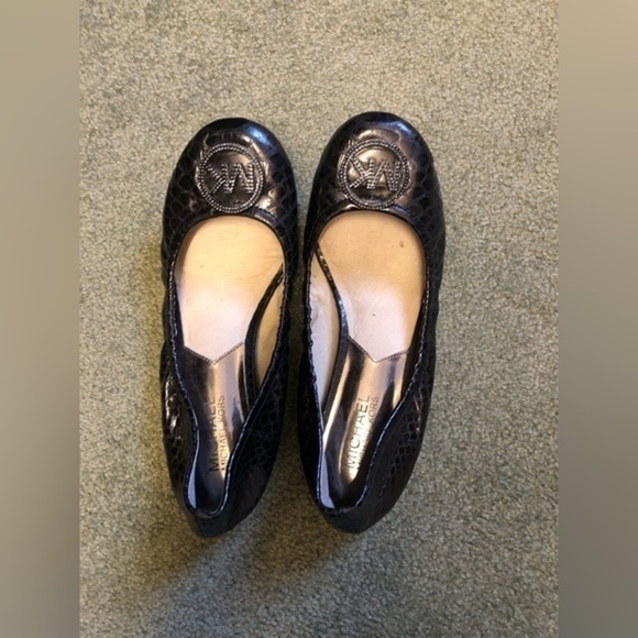 EXCELLENT condition. MICHAEL KORS flats. Brown. - Picture 2 of 6